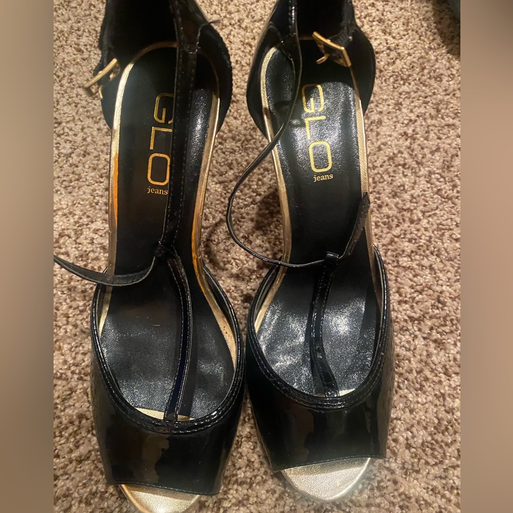 Glo sandals
